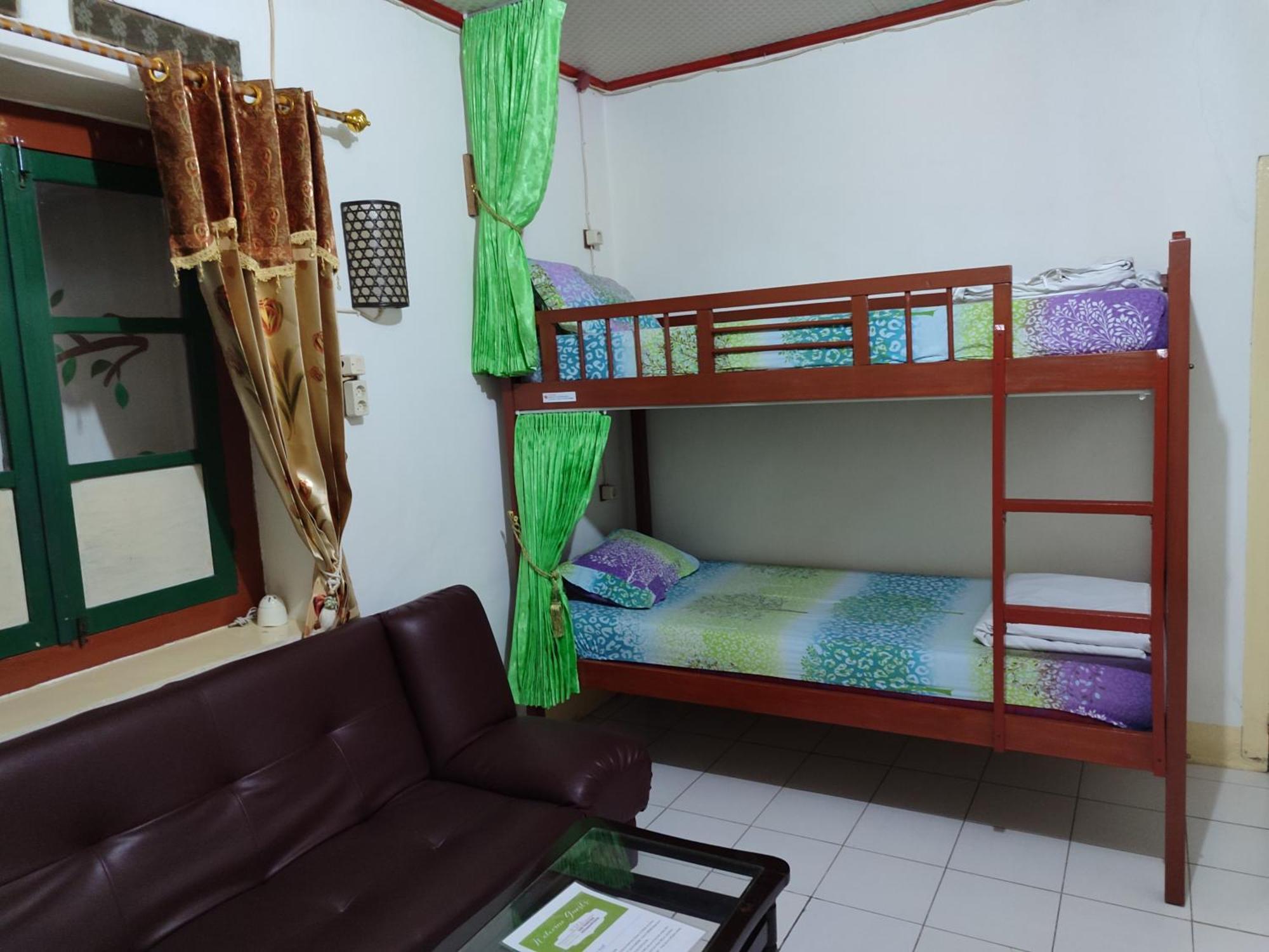Mjr Ticketing Guest House Ruteng Exterior photo