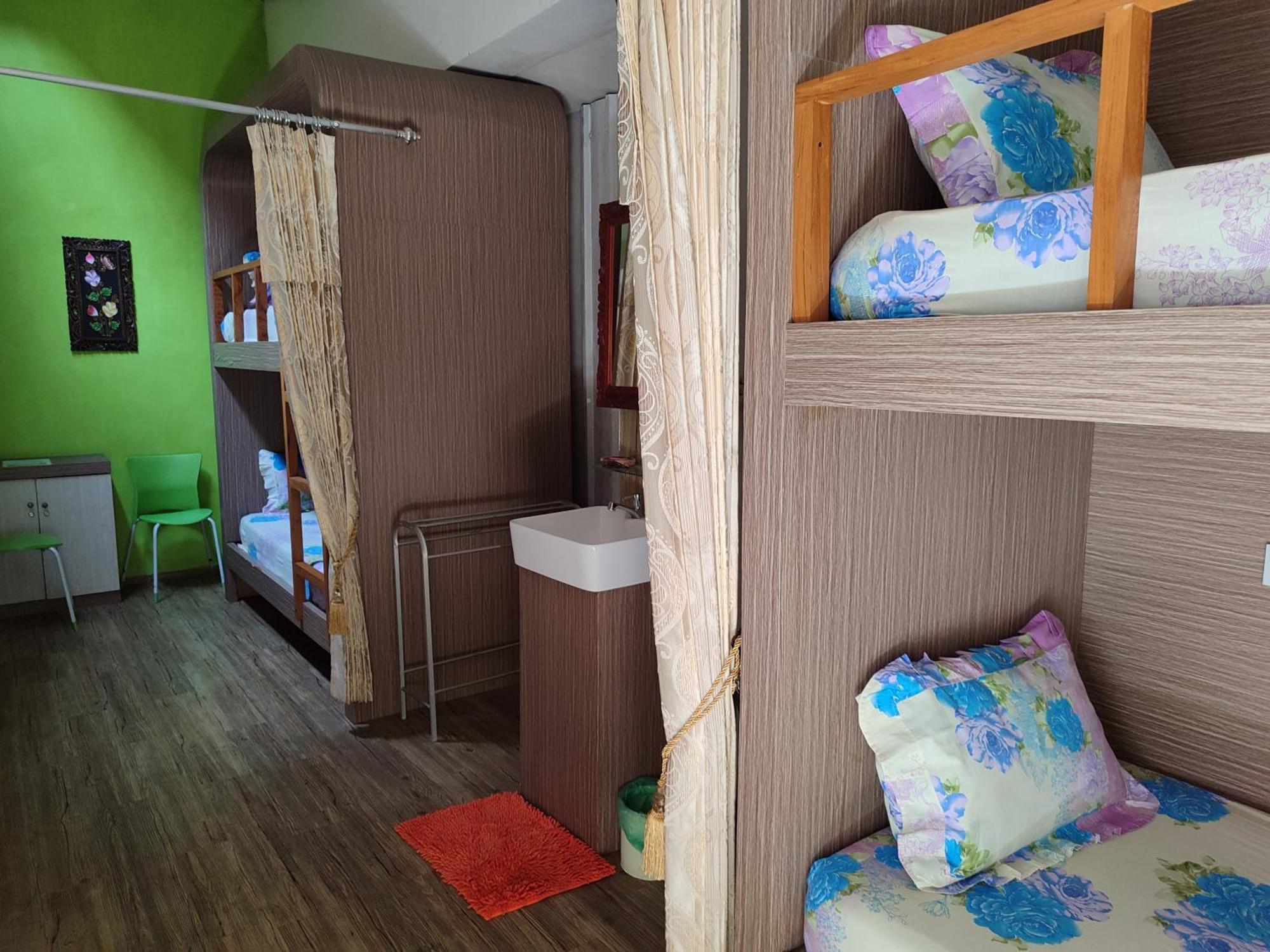 Mjr Ticketing Guest House Ruteng Room photo